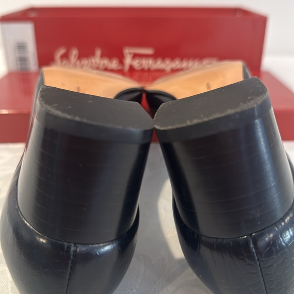 Ladies Ferragamo Black Heels. Ladies 7AA - Picture 8 of 11